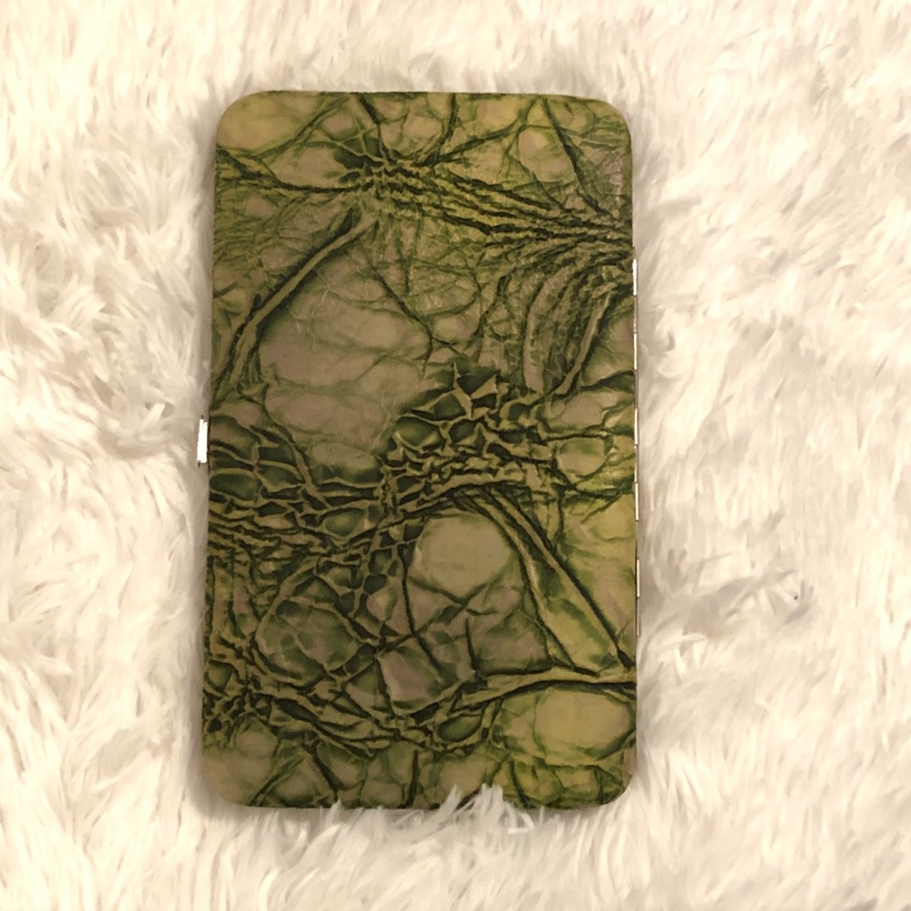 Unique Textured Hard Case Wallet w/ Hinged Clasp